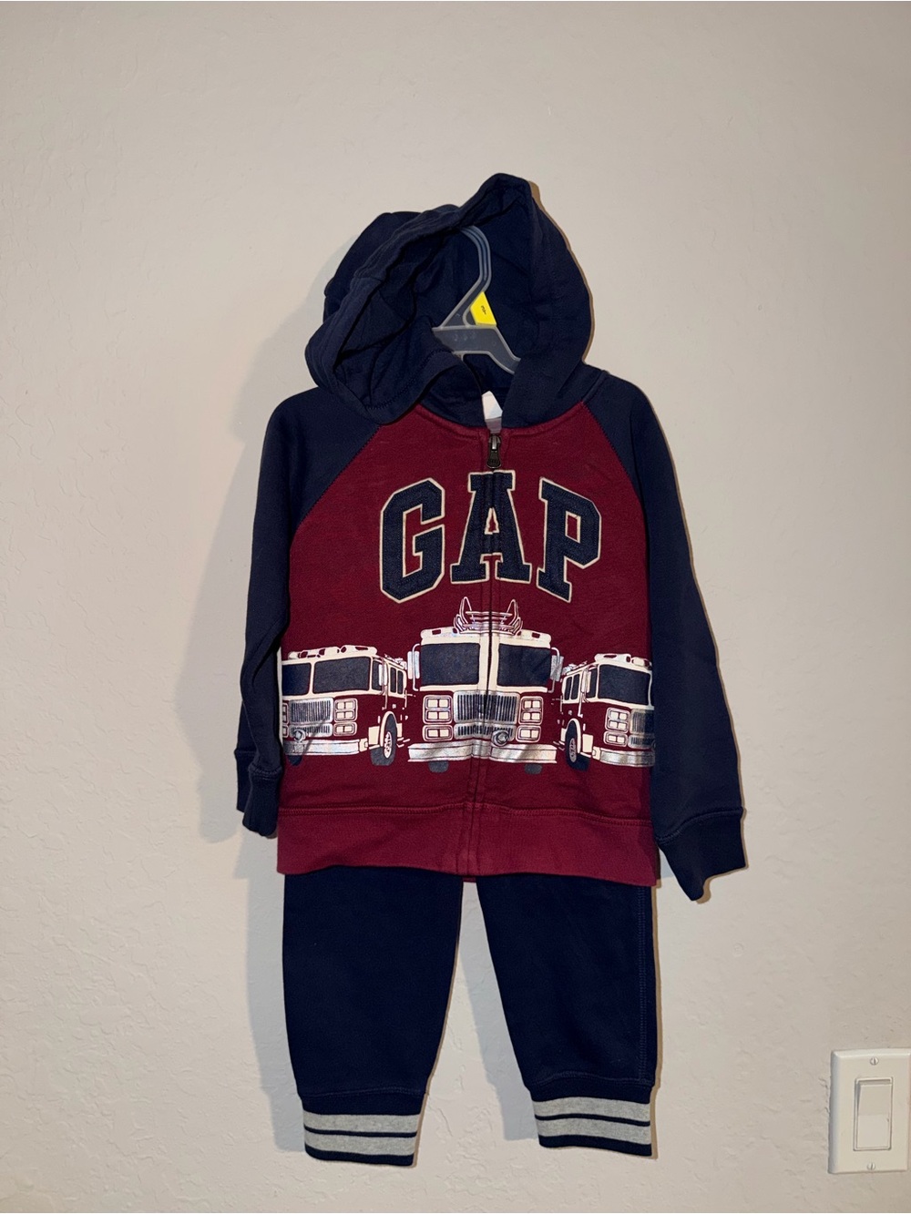 GAP Kids Fire Truck 2 Piece Hoodie Jogger Set Navy Red Size 3 Years NWT